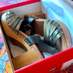 Dansko Dawson Size 42 Heeled Sandal. New with box.